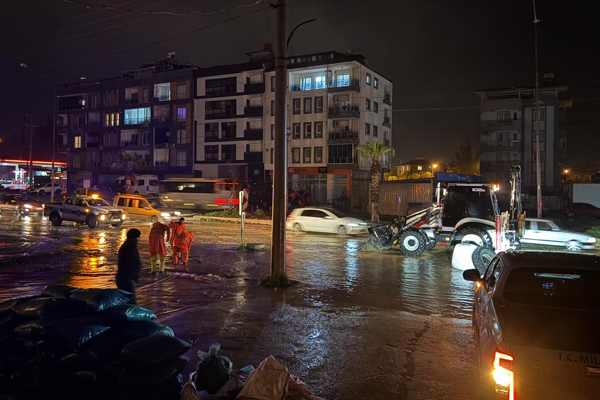 Milas Belediyesi, yağışlara karşı çalışmalarını sürdürdü
