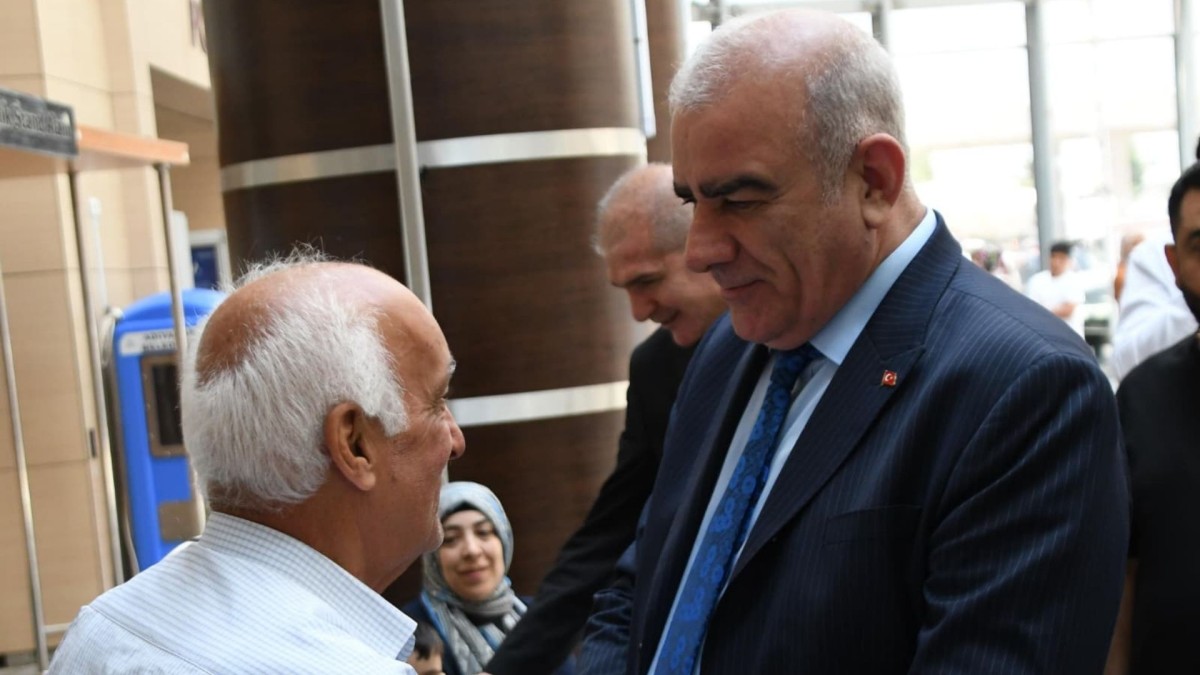 Milletvekili Hüseyin Özhan’dan hastalara geçmiş olsun ziyareti