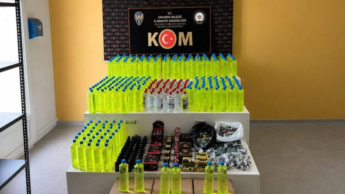 Sakarya'da 2 ton kaçak alkol üretim malzemesi ele geçirildi