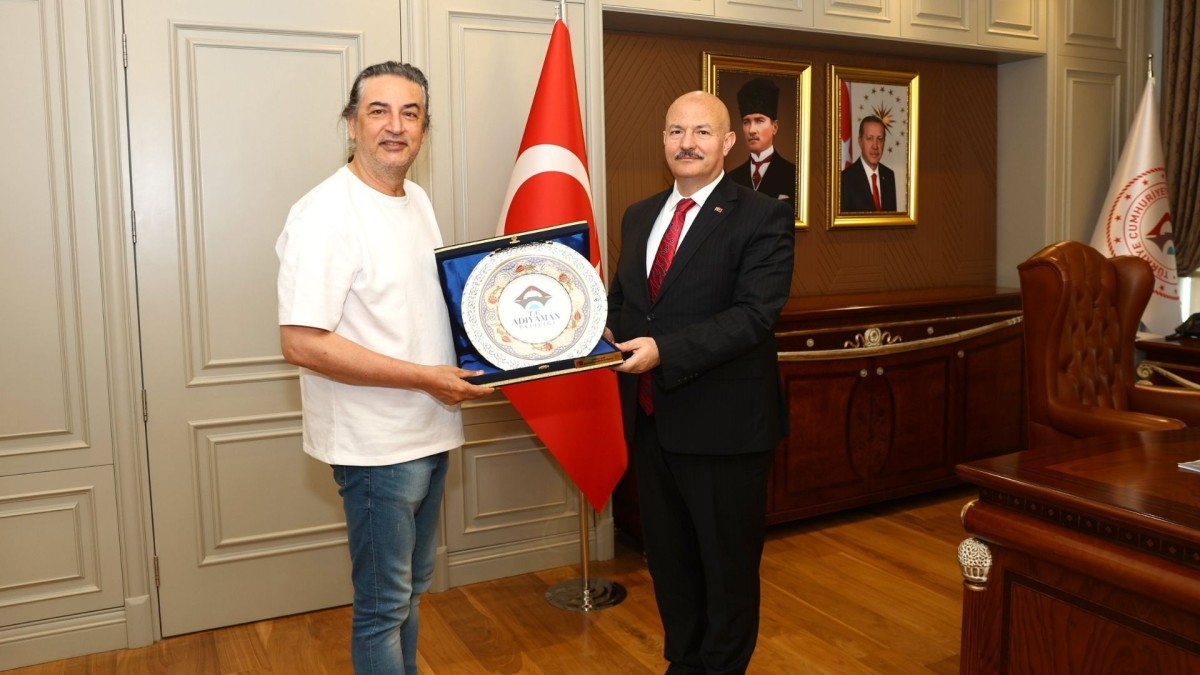 Sanatçı Çelik’ten Adıyaman’da bayram dayanışması  - Videolu Haber