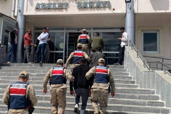 Şanlıurfa’da kaçakçılık ve aranan şahıslara yönelik operasyon