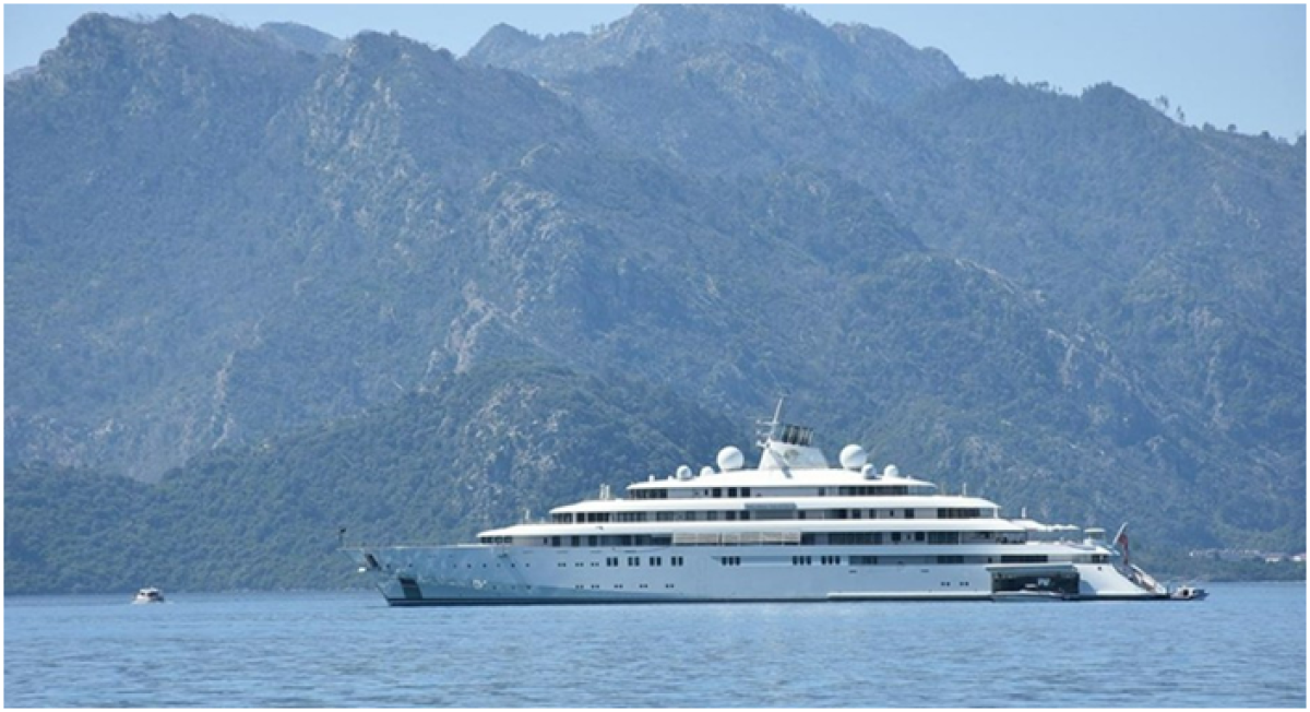 Muğla'nın Bodrum ilçesi, bu yaz da milyarderlerin ve kraliyet ailelerinin gözdesi olmaya devam ediyor