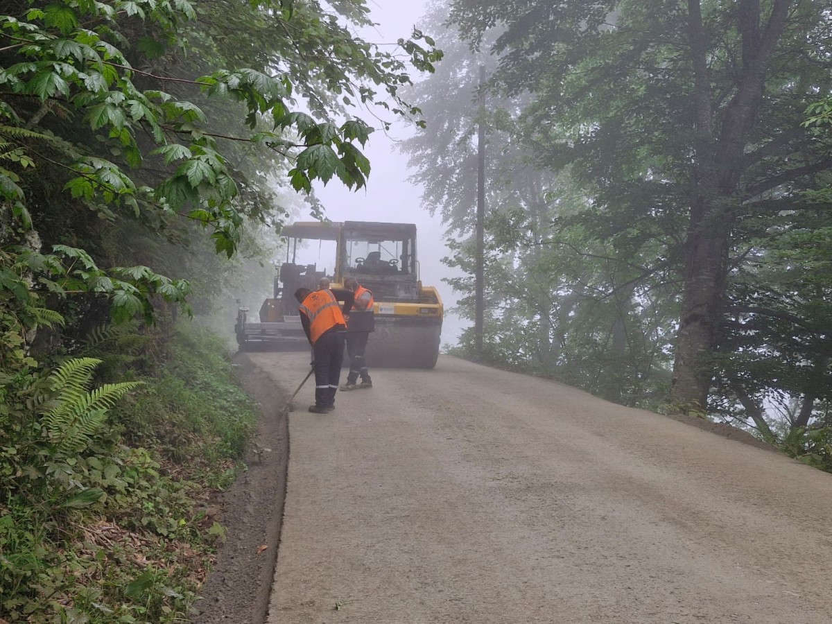 Trabzon Büyükşehir’den Yüksek Kesimlerde Yol Seferberliği