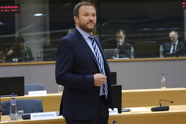 Tsahkna: Rusya'nın doğum hastanesine saldırması insanlık dışı bir eylem