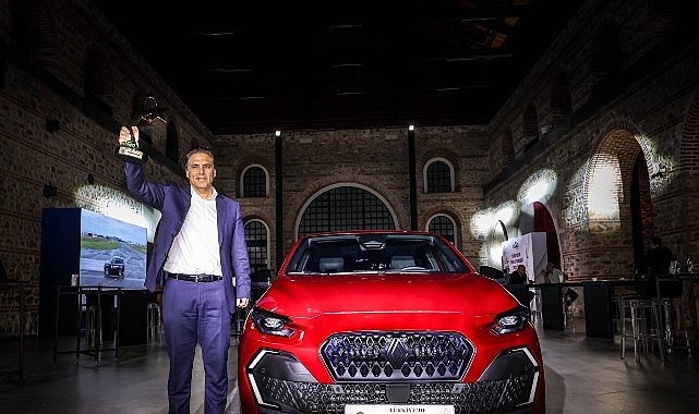 Türkiye'nin Lideri Renault Clio,   Şimdi de Türkiye'de Yılın Otomobili