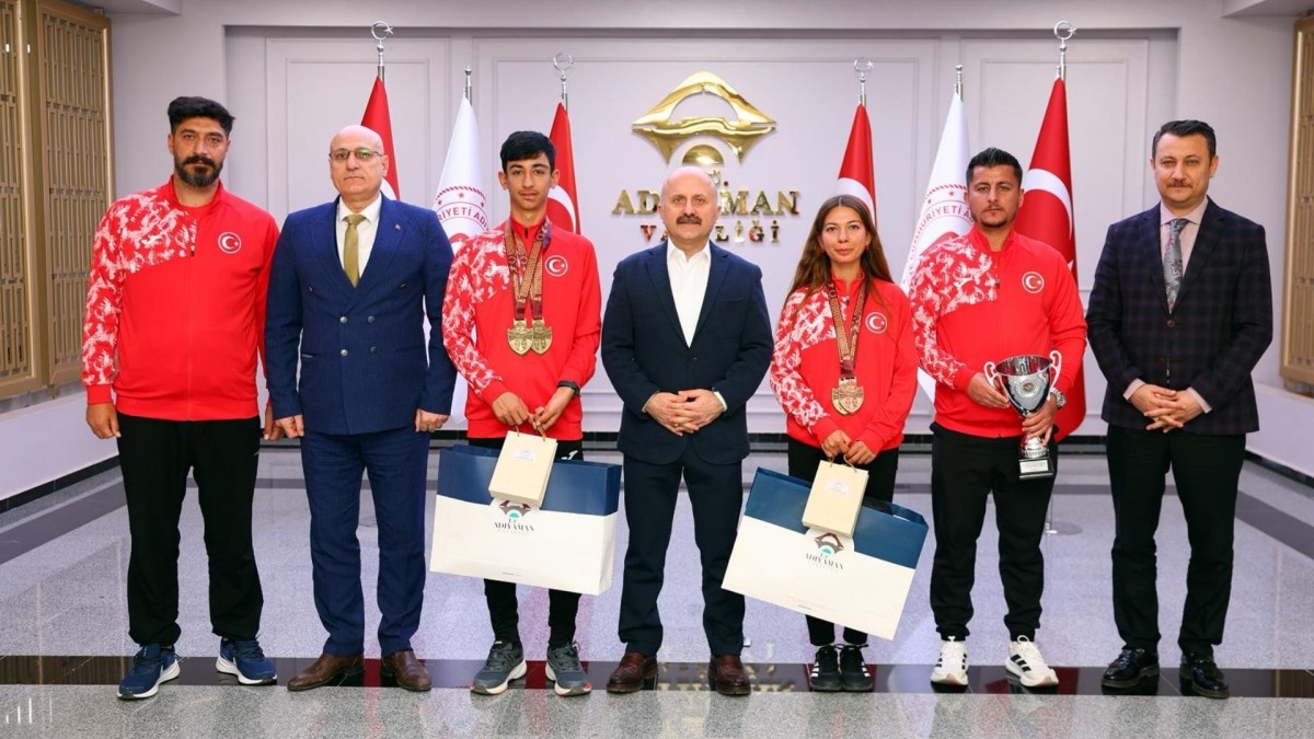 Vali Dr. Osman Varol, Balkan şampiyonlarını ödüllendirdi