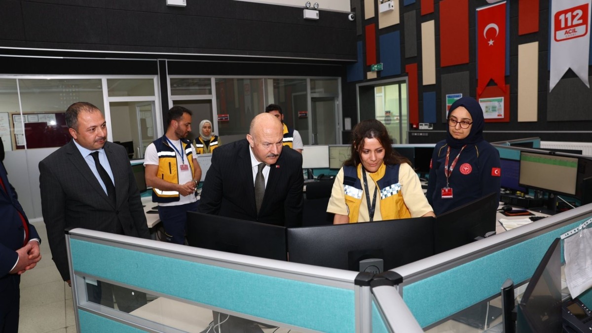 Vali Küçük, 112 Acil Çağrı Merkezi’nde incelemelerde bulundu