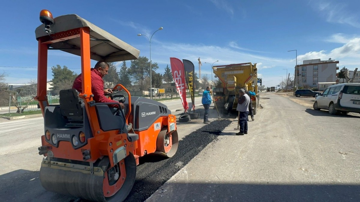 Yunus Emre ve Bahçelievler Mahalleleri’nde yol onarım çalışmaları sürüyor