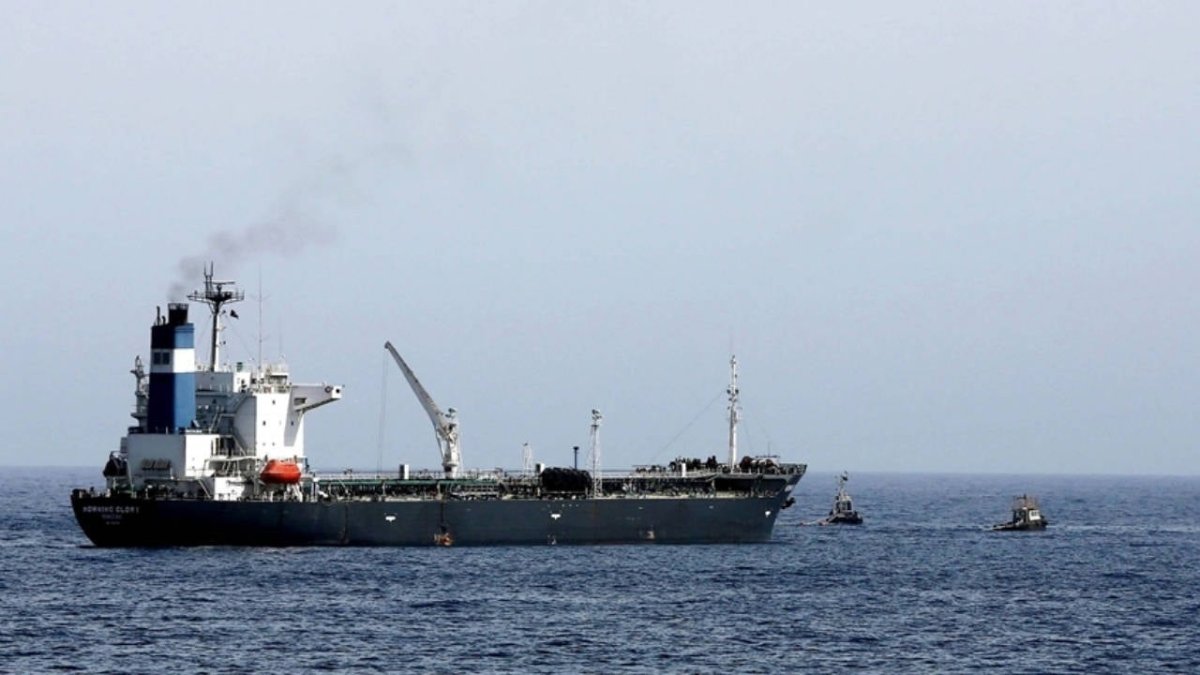 İran, Dubai Limanı’nın demirleme bölgesinde Kuveyt bayraklı bir petrol tankerine yönelik düzenlediği drone saldırısıyla dikkatleri üzerine çekti.