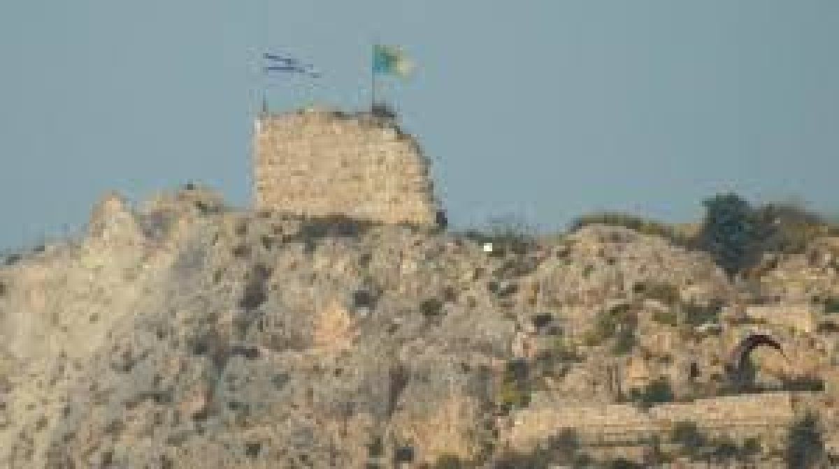İsrail'in Beaufort Kalesi'ne Bayrak Dikmesi
