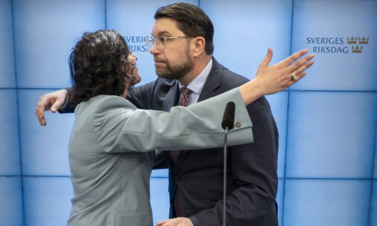 İsveç'te Hükümet Krizi: Solcular Baskı Yapıyor